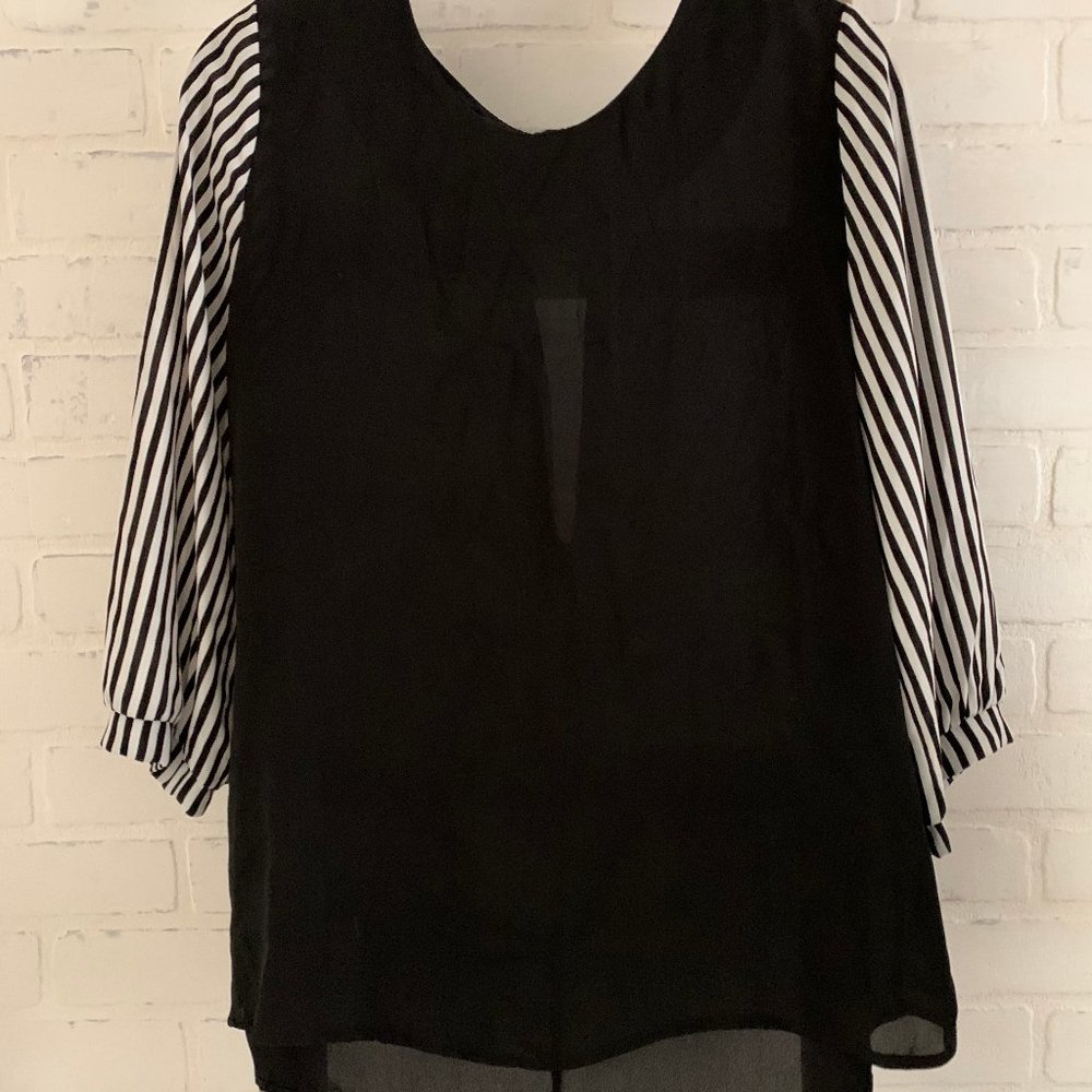 Black and White Quarter Sleeve Blouse